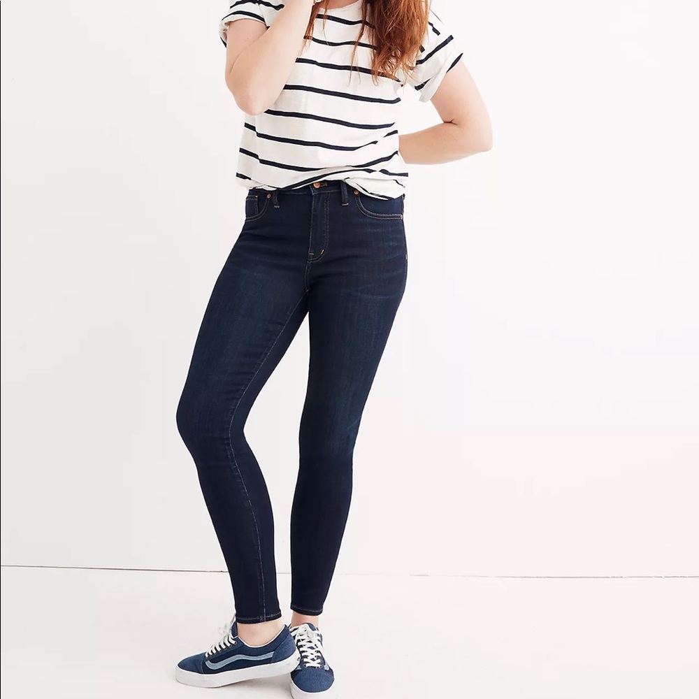 9" Mid-Rise Skinny Jeans in Larkspur Wash